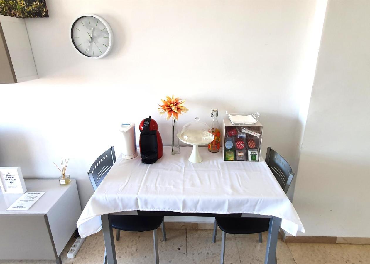 Beachfront Studio Apartment Marbella Exteriör bild